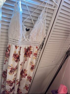 White Lace Bodice Floral Maxi Dress